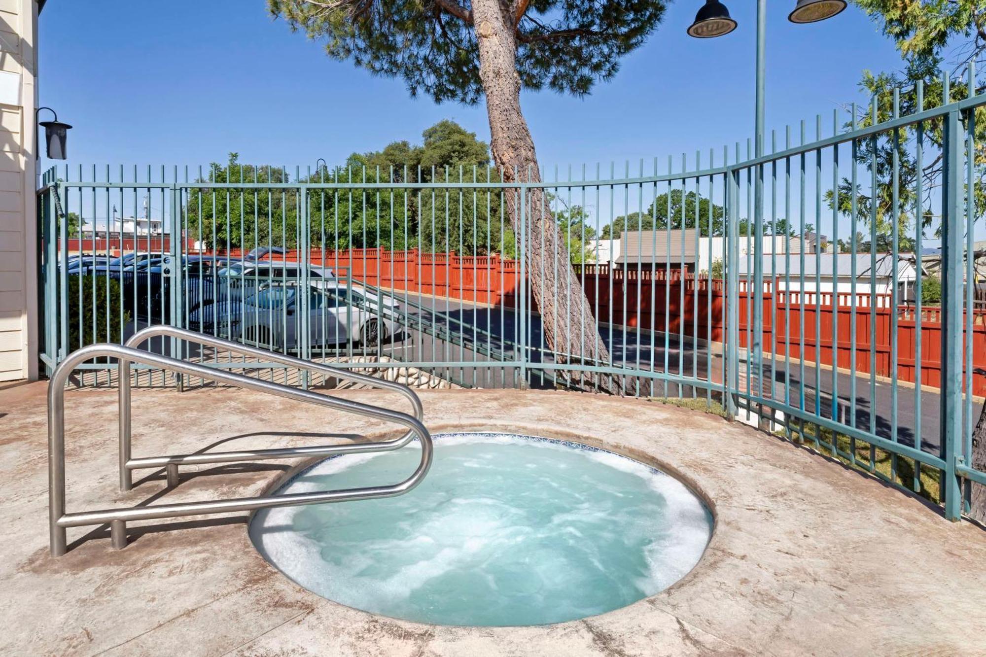 Best Western Cedar Inn&Suites Angels Camp Exterior foto