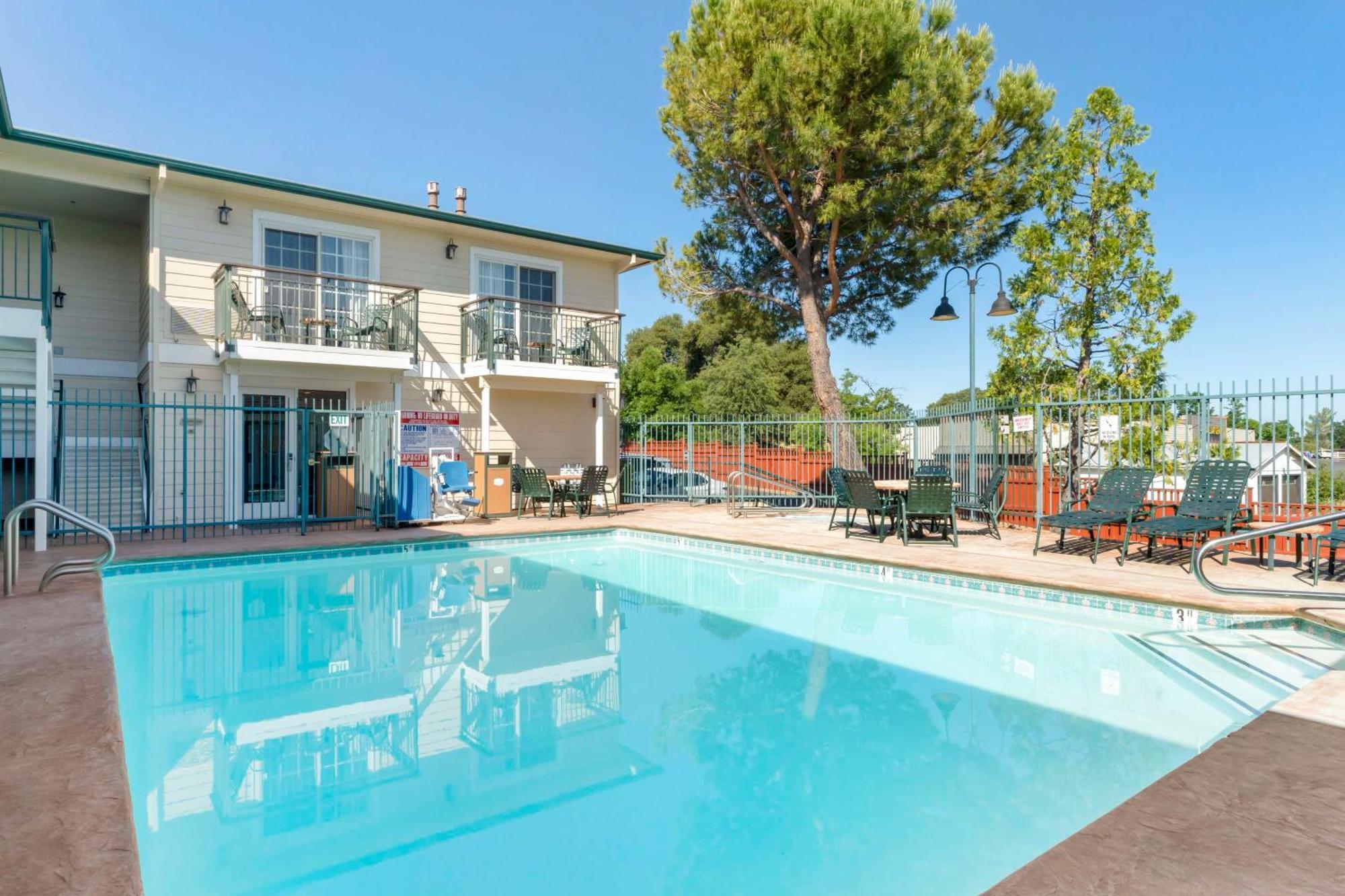 Best Western Cedar Inn&Suites Angels Camp Exterior foto